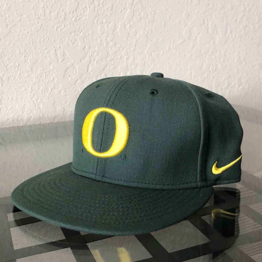 Nike Oregon Ducks fitted baseball hat